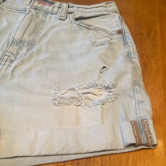 American Eagle distressed shorts, size small - Picture 4 of 10